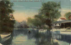 Hinton's Boat House