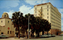 Downtown Levee Street, n