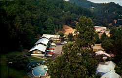 Carr's Northside Cottages & Motel, Fronting Roaring Fork Creek Carr's Northside Cottages & Motel, Fronting Roaring Fork Creek