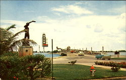 Clearwater Public Beach looking North to the Municipal Pier Clearwater Public Beach looking North to the Municipal Pier