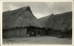 San Blas Indian Hut & Family San Blas Indian Hut & Family