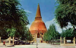 The temple of Buddhism Nakawn Bpatom, Thailand Southeast Asia Postcard Postcard