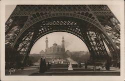 Notre Beau Paris - Le Trocadero vu sous la Tour Eiffel Postcard
