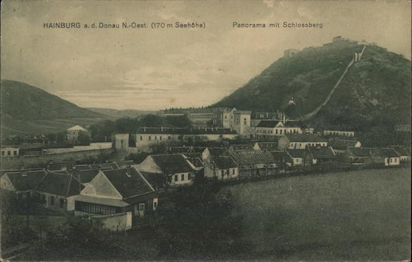 Panorama mit Schlossberg Hainburg an der Donau Austria