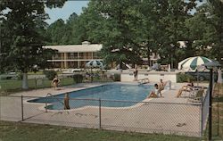 Colonial Courts Motel Postcard