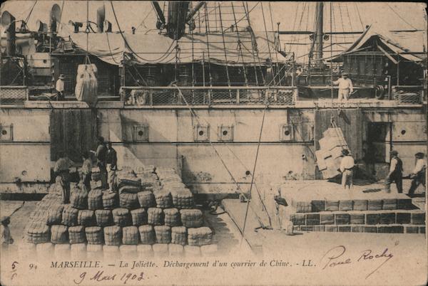 Décargement d'un Courrier de Cabine Marseille France