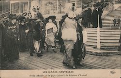 Les Mondes Nouveles - Sertie Officielle de la Jupe-Culotte à la Réunin d'Auteuil France Postcard Postcard Postcard