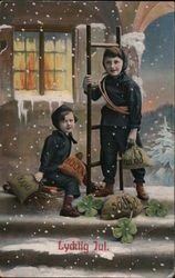 Lychlig Jul. - Two Childs in the Snow Postcard