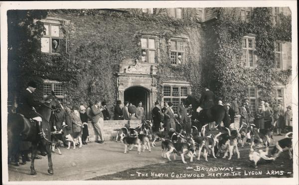 Fox Hunt North Gotswold Meet at the Lygon Arms Broadway England