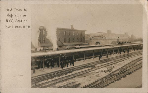 First Train to Stop at new NYC Station, 1908 New York City