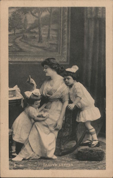 Daddy's Letter - A Woman and Her Daughters Women