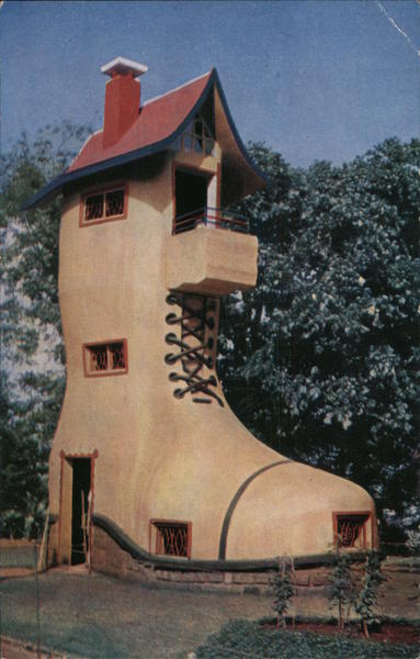 Shoe House, Kamala Nehru Park Bombay India