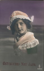 Girl in Peach with White Eyelet Trim - Glückliches Neues Jahr Postcard