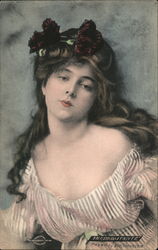 Evelyn Nesbit: The Debutante Postcard