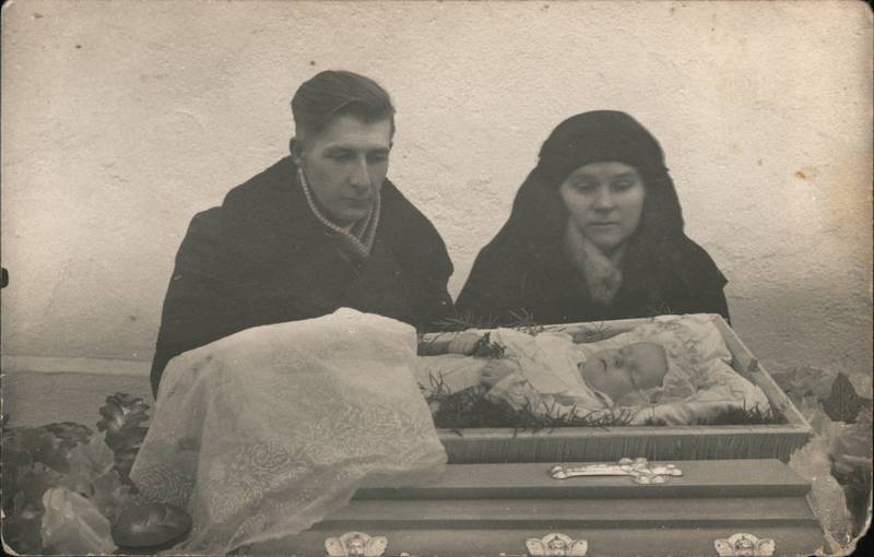 Parents Mourning a Dead Baby, Post-Mortem M. Rukki