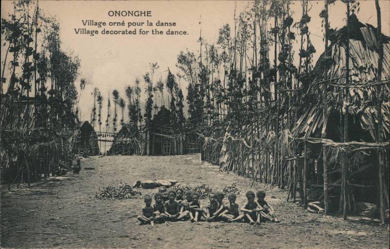 Village Orné pour la Danse Ononche Papua-New Guinea