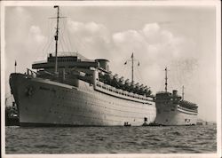 KdF-Schiffe Robert Ley und Wilhelm Gustlof im Hafen Hamburg Germany