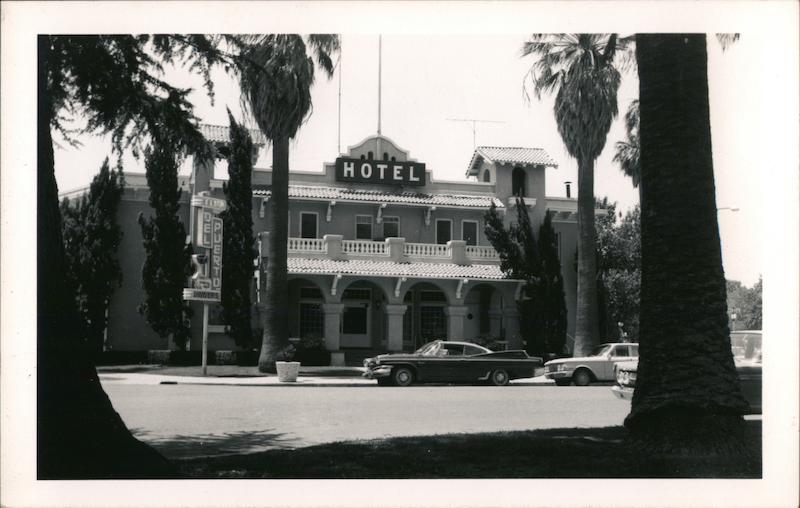 Del Puerto Hotel Patterson, CA Postcard