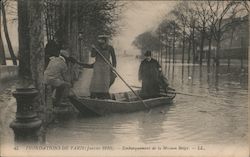 Inondations de Paris (Janvier 1910) - Embarquement de la Mission Belge France Postcard Postcard Postcard