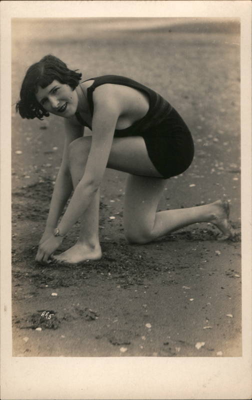 Flapper Woman on sand Swimsuits & Pinup