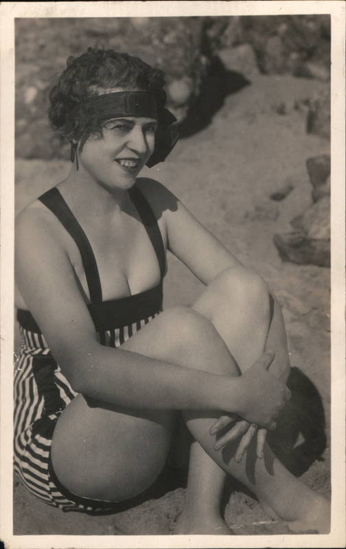 Flapper Woman in Swim wear on the beach Swimsuits & Pinup