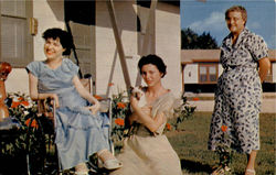 Mouth Artist Nyla Thompson, Her Sister And Mother Postcard