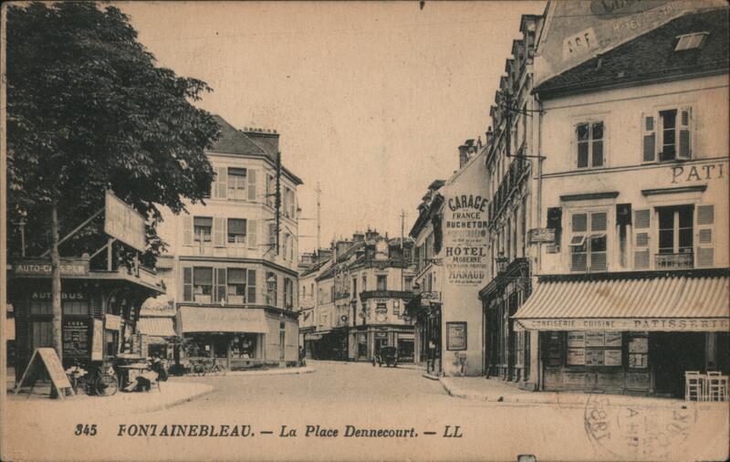 La Place Dennecourt Fontainebleau France