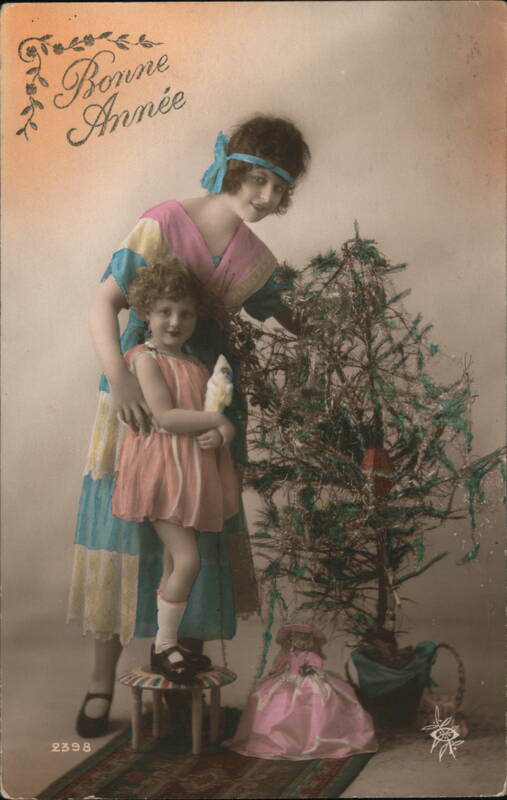 Mother and Daughter with Christmas Tree, Bonne Année