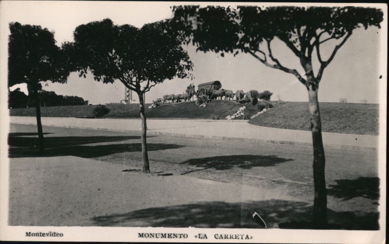 Monumento La Carreta Montevideo Uruguay