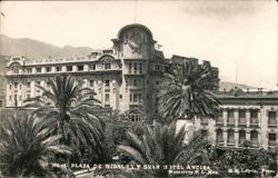 Plaza de Hidalgo y Gran Hotel Ancira, Monterrey Postcard