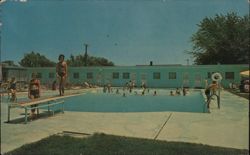 Virginia Gentleman Motel Swimming Pool, Front Royal, VA Postcard