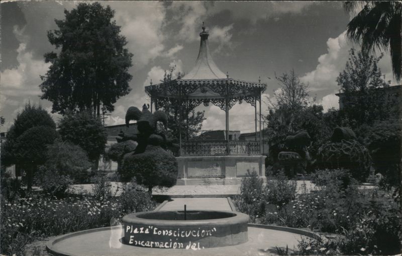 Gazebo and Topiary, Plaza Constitución, Encarnación de Díaz JAL Mexico