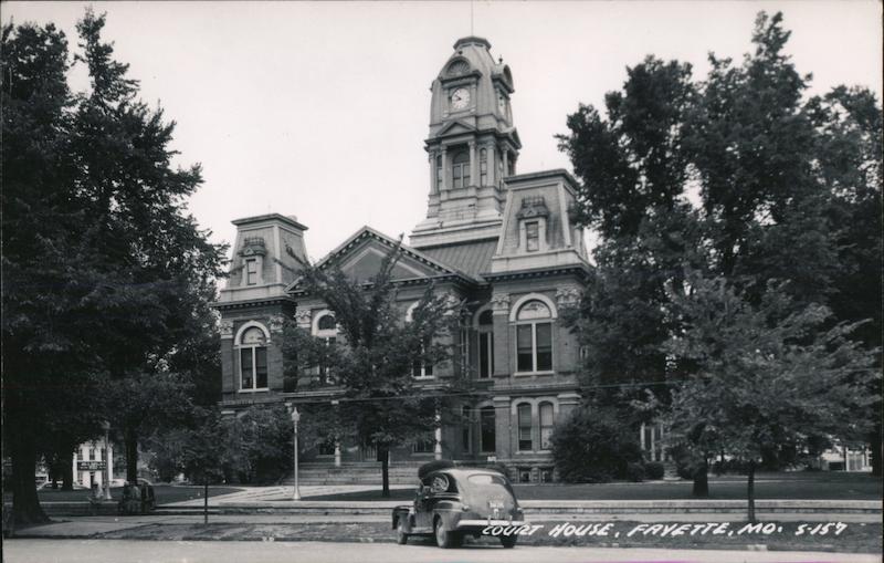 Court House Fayette, MO Postcard