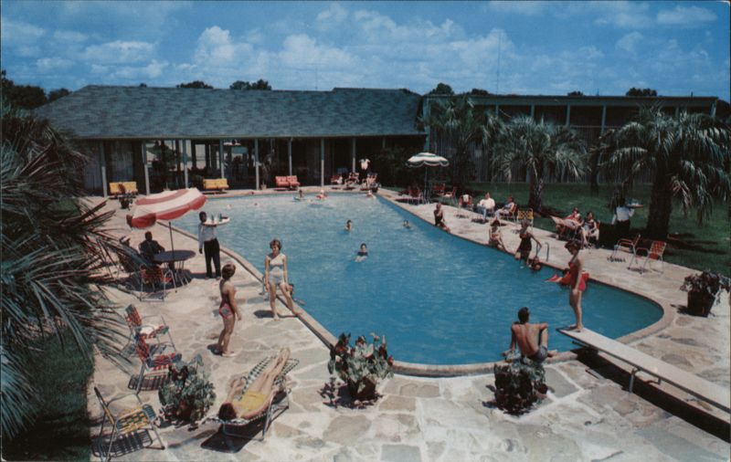 Bellemont Motor Hotel Swimming Pool & Patio Baton Rouge Louisiana