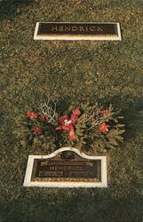 Pinelawn Memorial Park, Decorative Christmas Spray Postcard