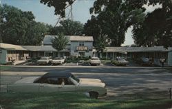 Coachlight Motel, Wisconsin Dells, WI Postcard