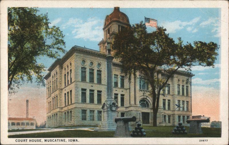 Court House Muscatine Iowa Postcard