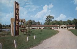 Lake Motel on US 31, Franklin, Indiana Postcard