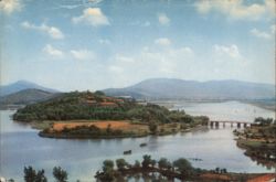 Tai Hu Workers' Sanatorium, Lake Tai, China Postcard