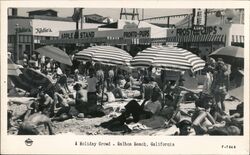 Holiday Crowd, Balboa Beach, California Postcard