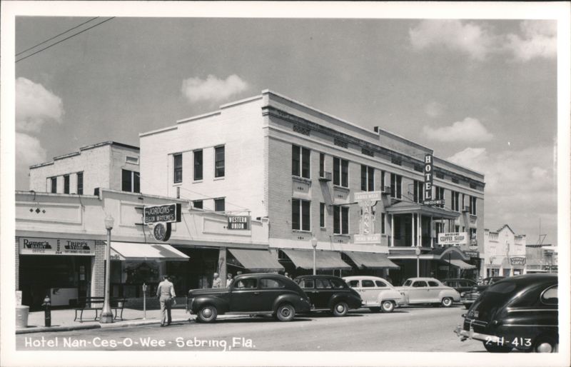 Hotel Nan-Ces-O-Wee and Street Scene in Sebring, FL Florida