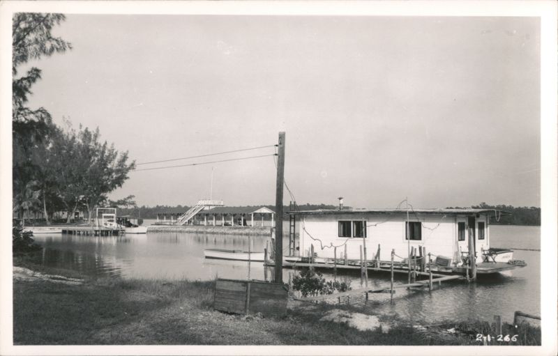 Marco Island Inn Dock, Houseboat Florida
