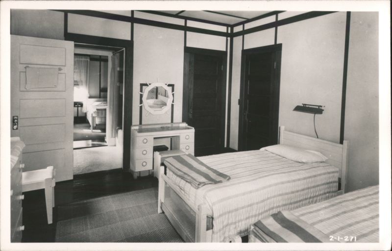 Bedroom with Twin Beds and Vanity Marco Island Inn Florida