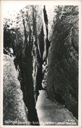 Fat Man's Squeeze - Rock City Gardens - Lookout Mountain Postcard