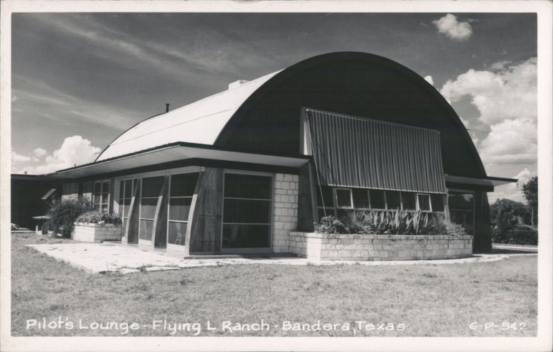 Pilot's Lounge - Flying L Ranch