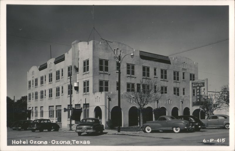 Hotel Ozona with Vintage Cars Texas