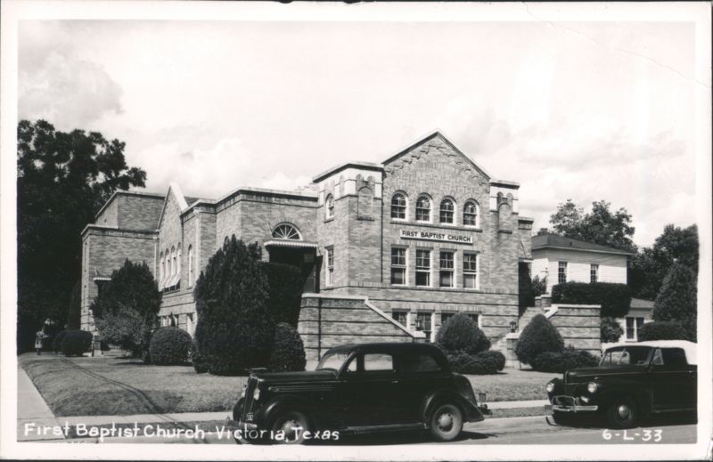 First Baptist Church, Victoria, Texas with Cars