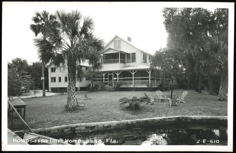Homosassa Inn with Palm Trees and River View Florida