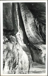 Goblins Corridor in Fairyland Caverns, Rock City Gardens Postcard