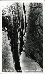 Fat Man's Squeeze at Rock City Gardens, Lookout Mountain Postcard